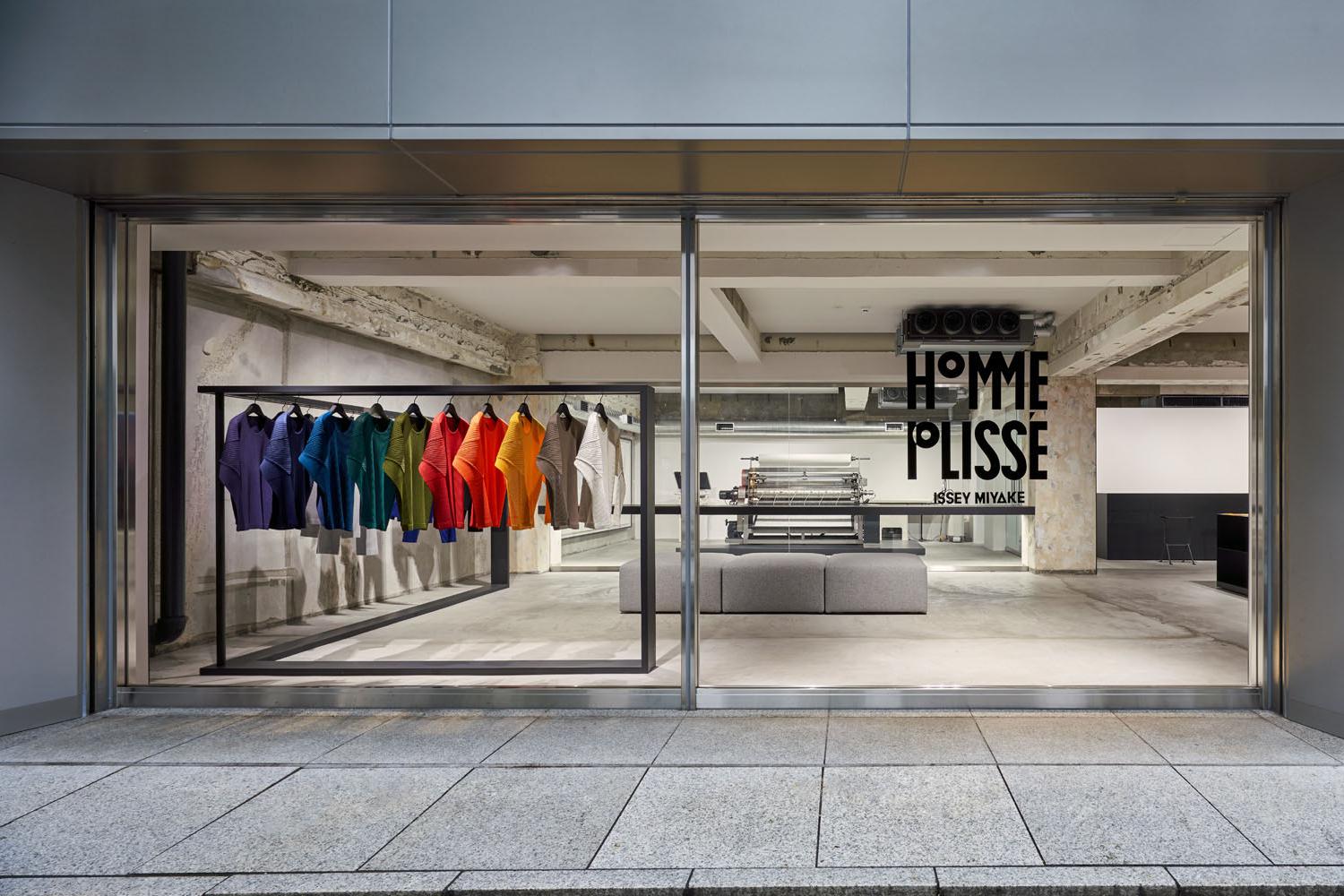 东京三宅一生HOMME PLISSÉ ISSEY MIYAKE旗舰店，演绎独特的褶皱美学